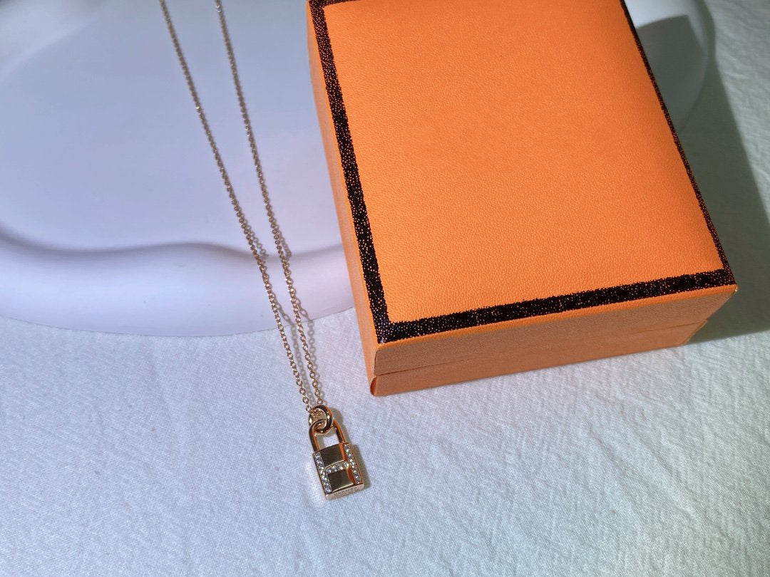 [LUXORA]HM ADVANCED NICHE LOCK HEAD NECKLACE DIAMONDS