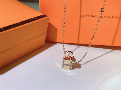 [LUXORA]HM ADVANCED NICHE LOCK HEAD NECKLACE DIAMONDS