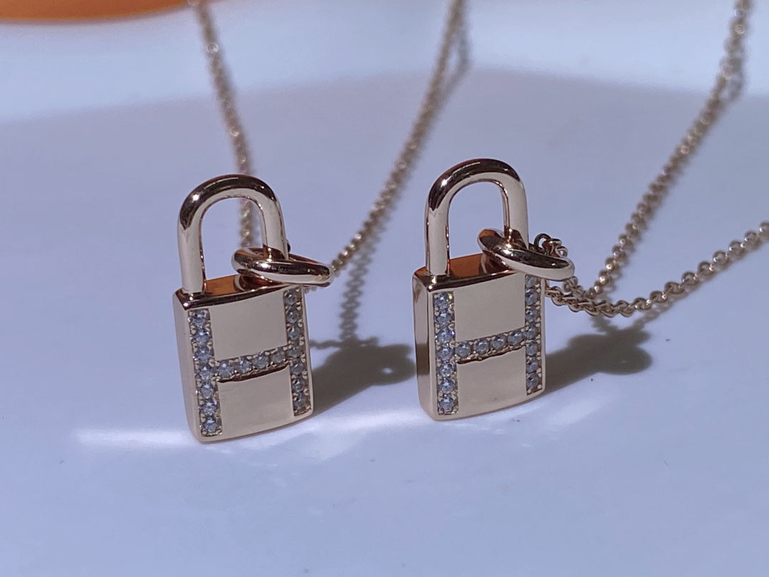 [LUXORA]HM ADVANCED NICHE LOCK HEAD NECKLACE DIAMONDS