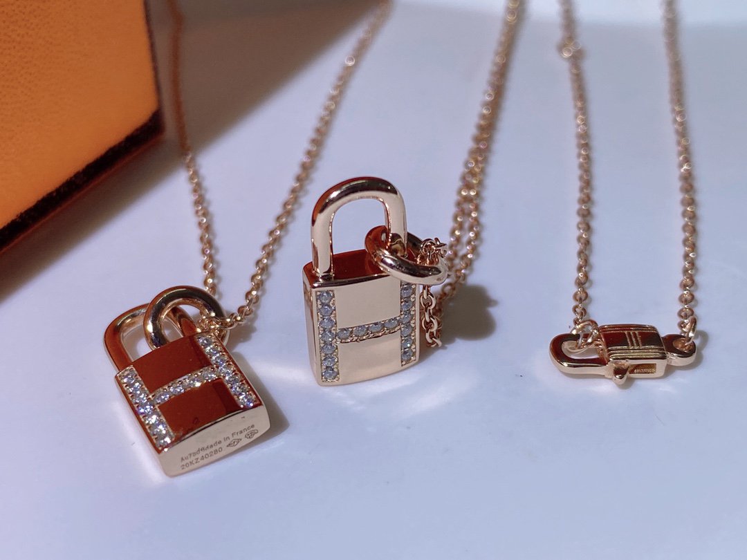 [LUXORA]HM ADVANCED NICHE LOCK HEAD NECKLACE DIAMONDS