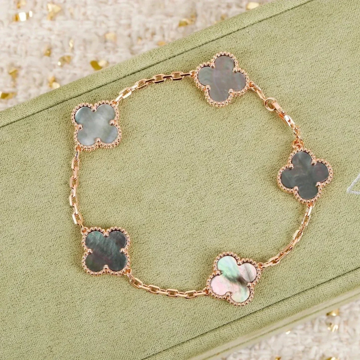 [LUXORA] CLOVER 5 MOTIF GRAY MOP BRACELET COLLECTION