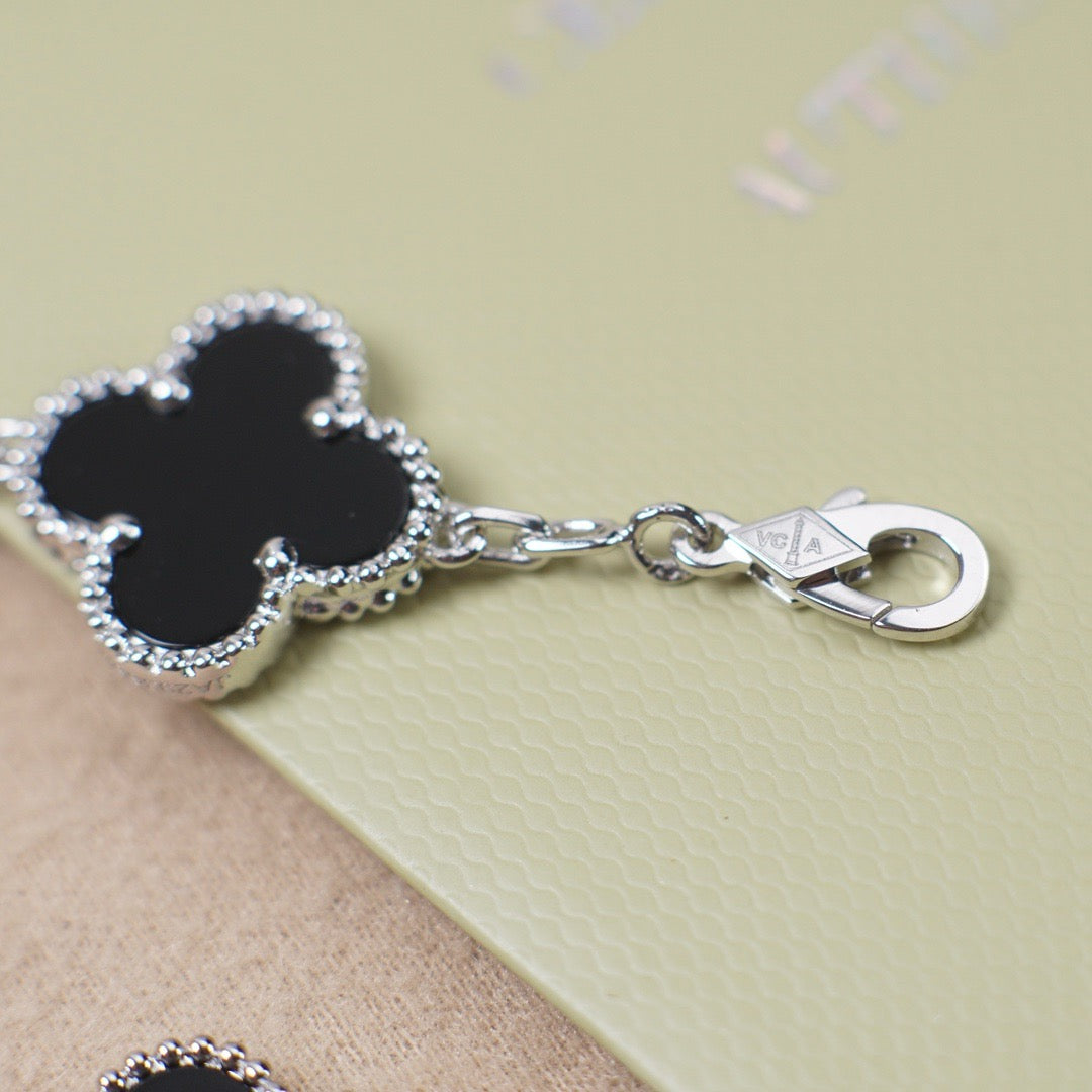 [LUXORA] CLOVER 5 MOTIF ONYXS BRACELET COLLECTION
