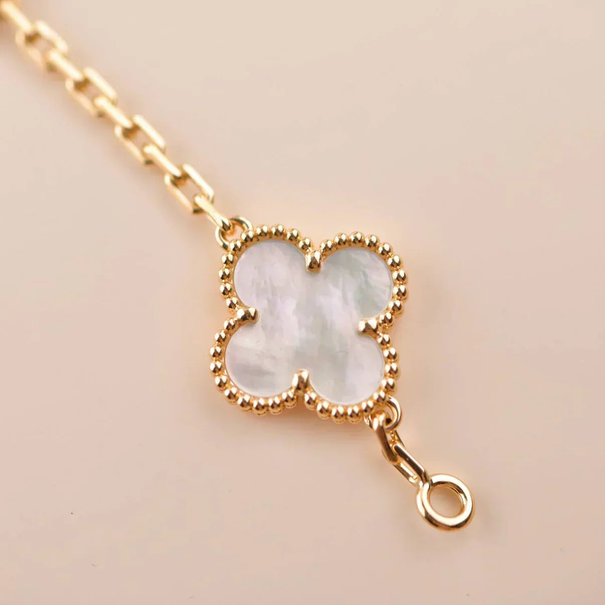 [LUXORA]CLOVER WHITE PEARL MOP 5 MOTIF BRACELET COLLECTION