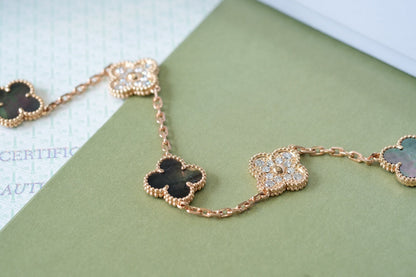 [LUXORA] CLOVER 5 MOTIF GRAY MOP BRACELET COLLECTION