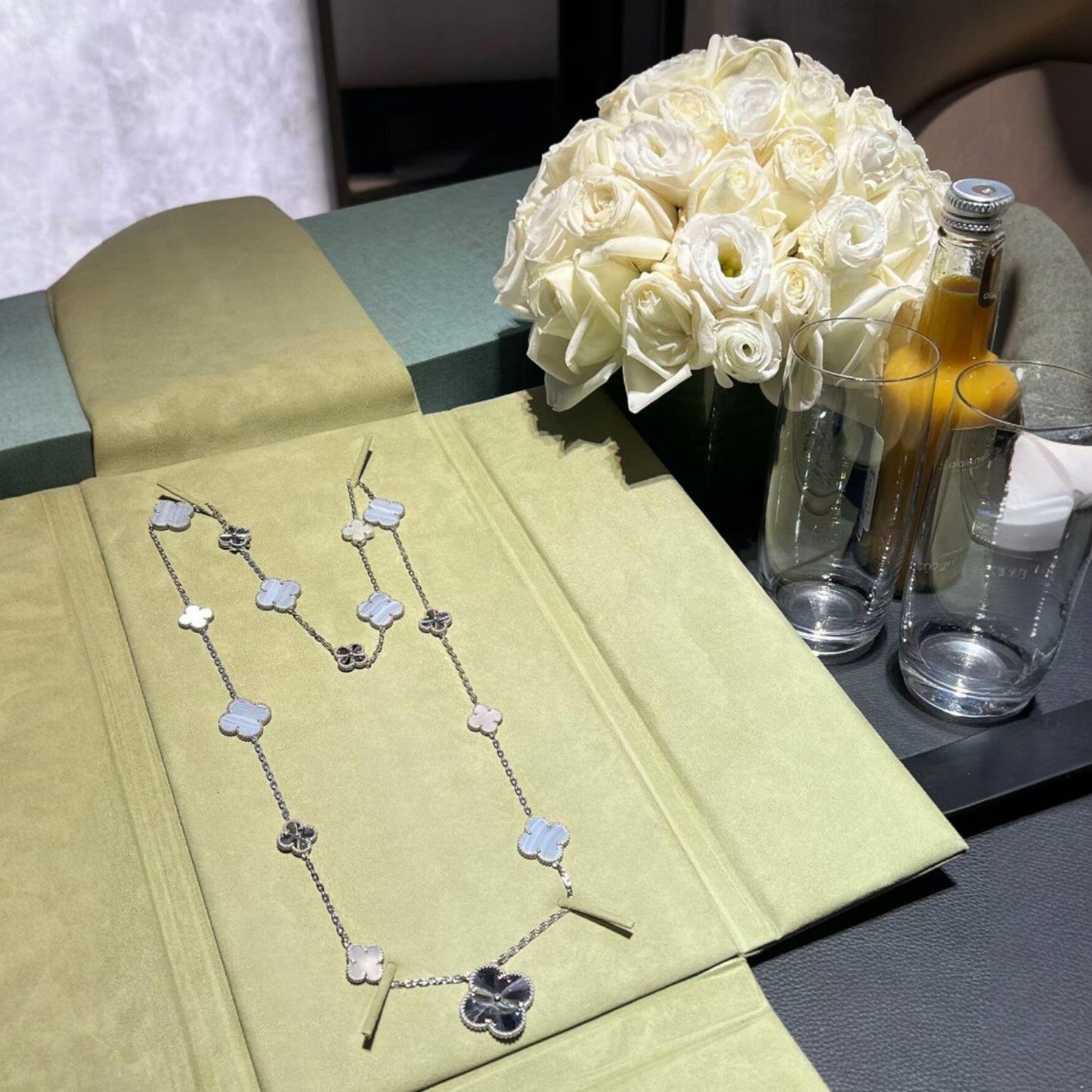 [LUXORA]DETACHABLE CLOVER 15(11+4) FLOWER SILVER NECKLACE SET