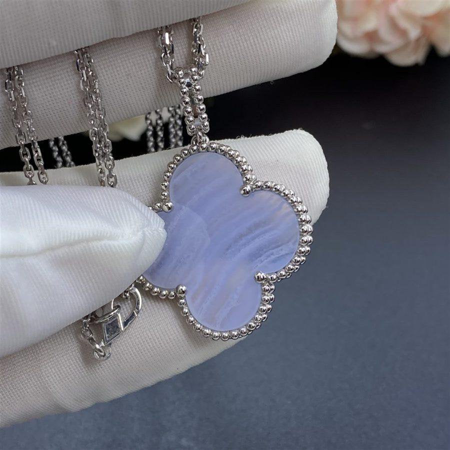 [LUXORA]CLOVER SILVER CHALCEDONY BIG CLOVER NECKLACE