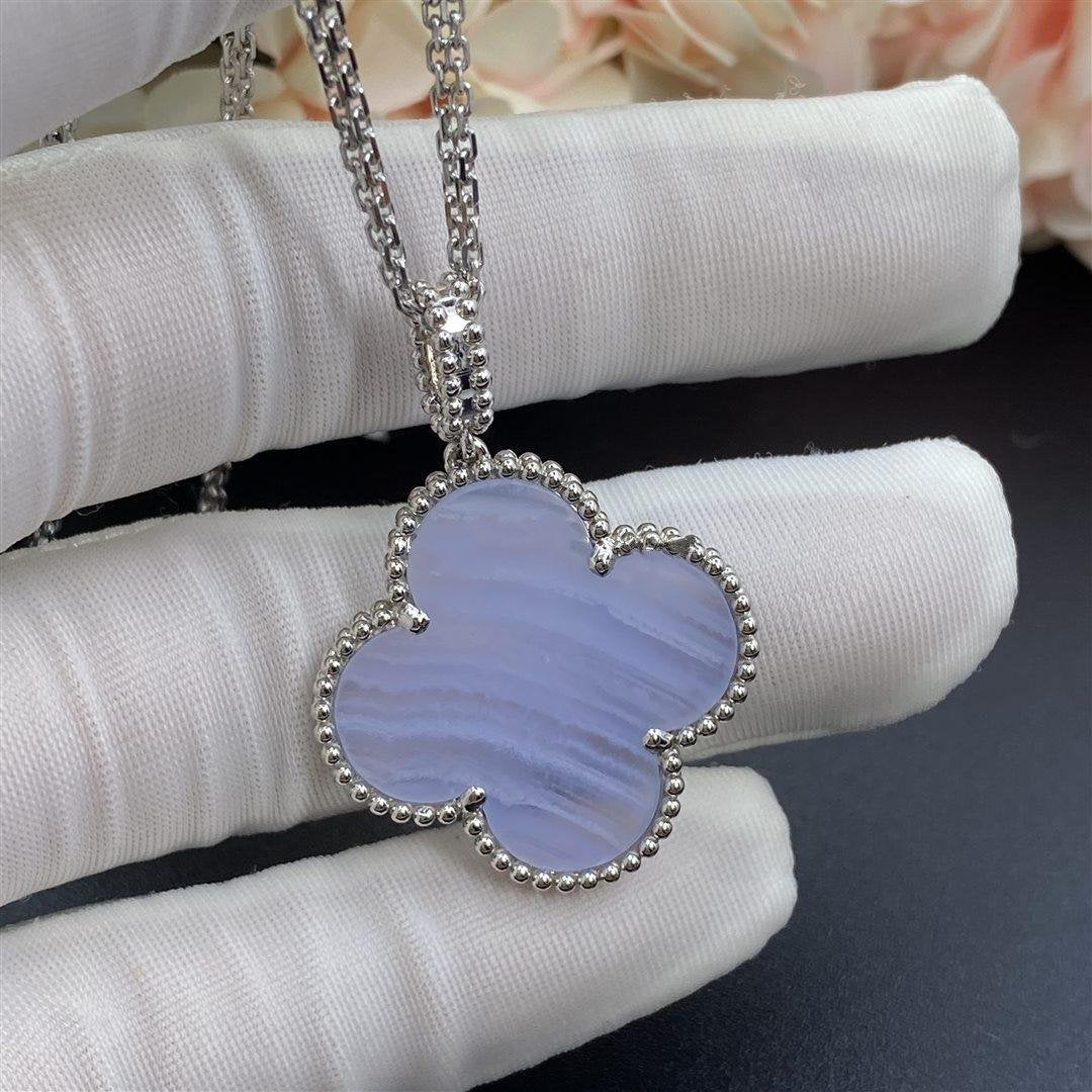 [LUXORA]CLOVER SILVER CHALCEDONY BIG CLOVER NECKLACE