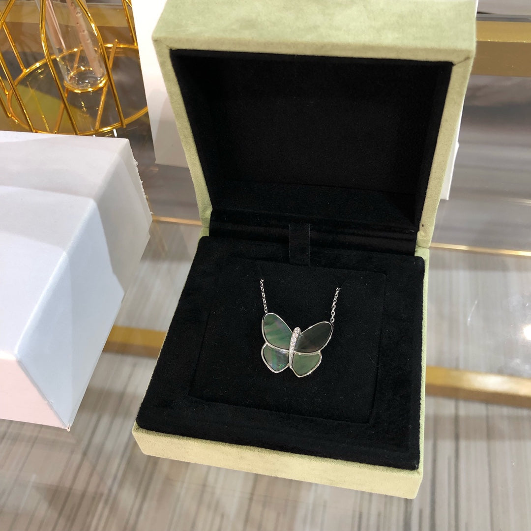[LUXORA]LARGE BUTTERFLY SILVER PENDANT DIAMOND NECKLACE