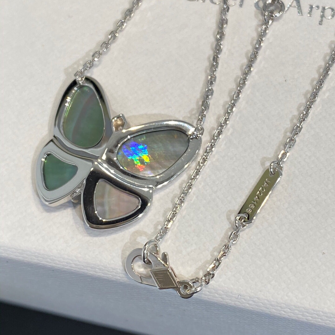 [LUXORA]LARGE BUTTERFLY SILVER PENDANT DIAMOND NECKLACE