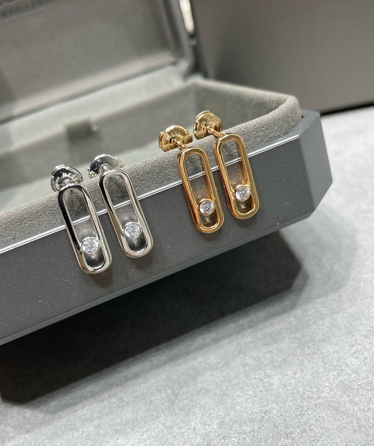 [LUXORA]MOVE UNO SMALL 1 DIAMOND EARRINGS