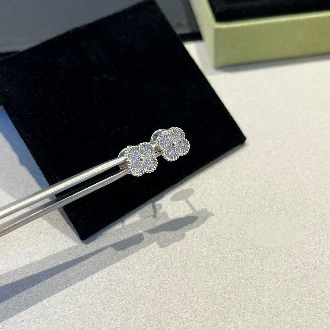 [LUXORA]CLOVER MINI DIAMOND STUD EARRINGS