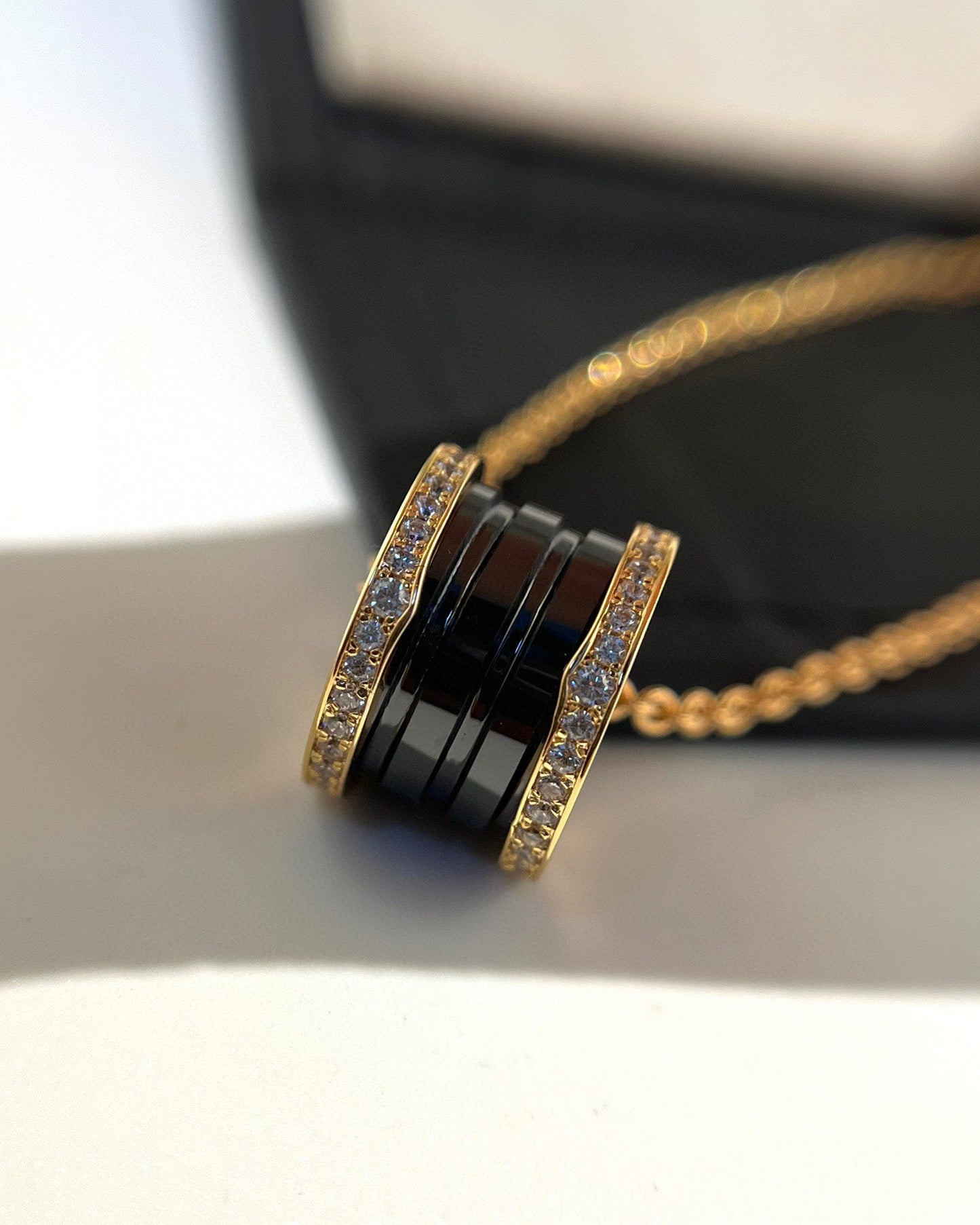 [LUXORA]ZERO 1 BLACK CERAMIC DIAMOND PINK GOLD NECKLACE