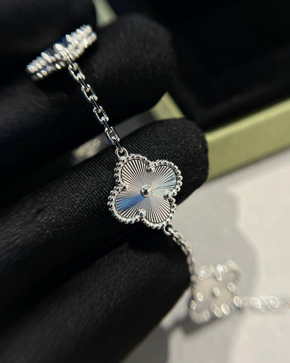 [LUXORA] CLOVER 5 MOTIF LASER BRACELET COLLECTION