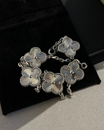 [LUXORA] CLOVER 5 MOTIF LASER BRACELET COLLECTION